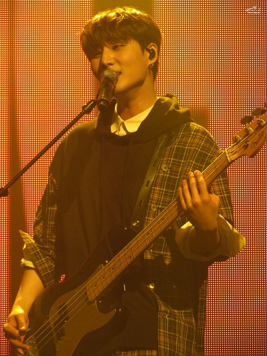 ofMemories_'s tweet photo. <200116>

No thoughts, head empty
#YoungK #영케이 #영현 #Younghyun #kangyounghyun #강영현 #DAY6inAmsterdam #day6 #데이식스 https://t.co/YTNWZRyiOn