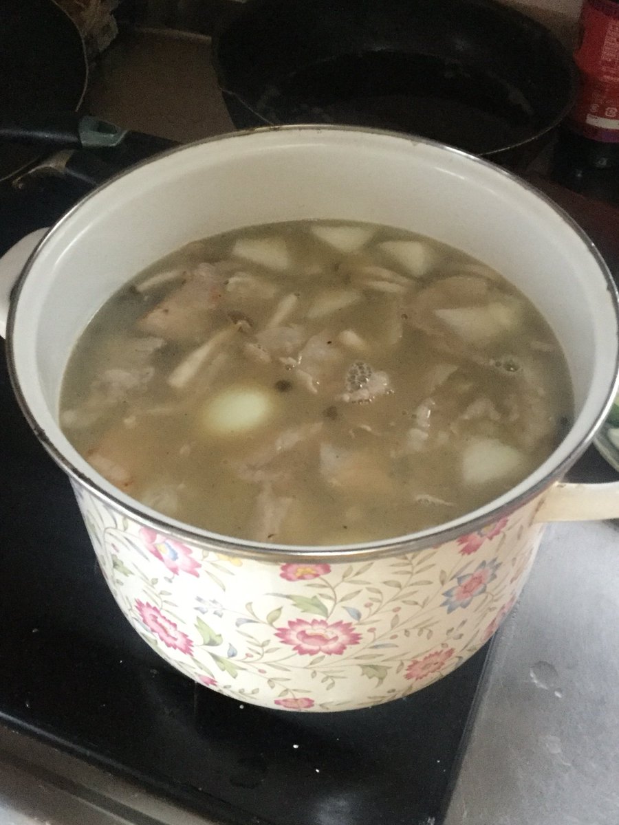 madpenis's tweet photo. ���ュース観ながらボーッと豚汁作ってる時間が好きだわ。 https://t.co/q6orVN0Mnb