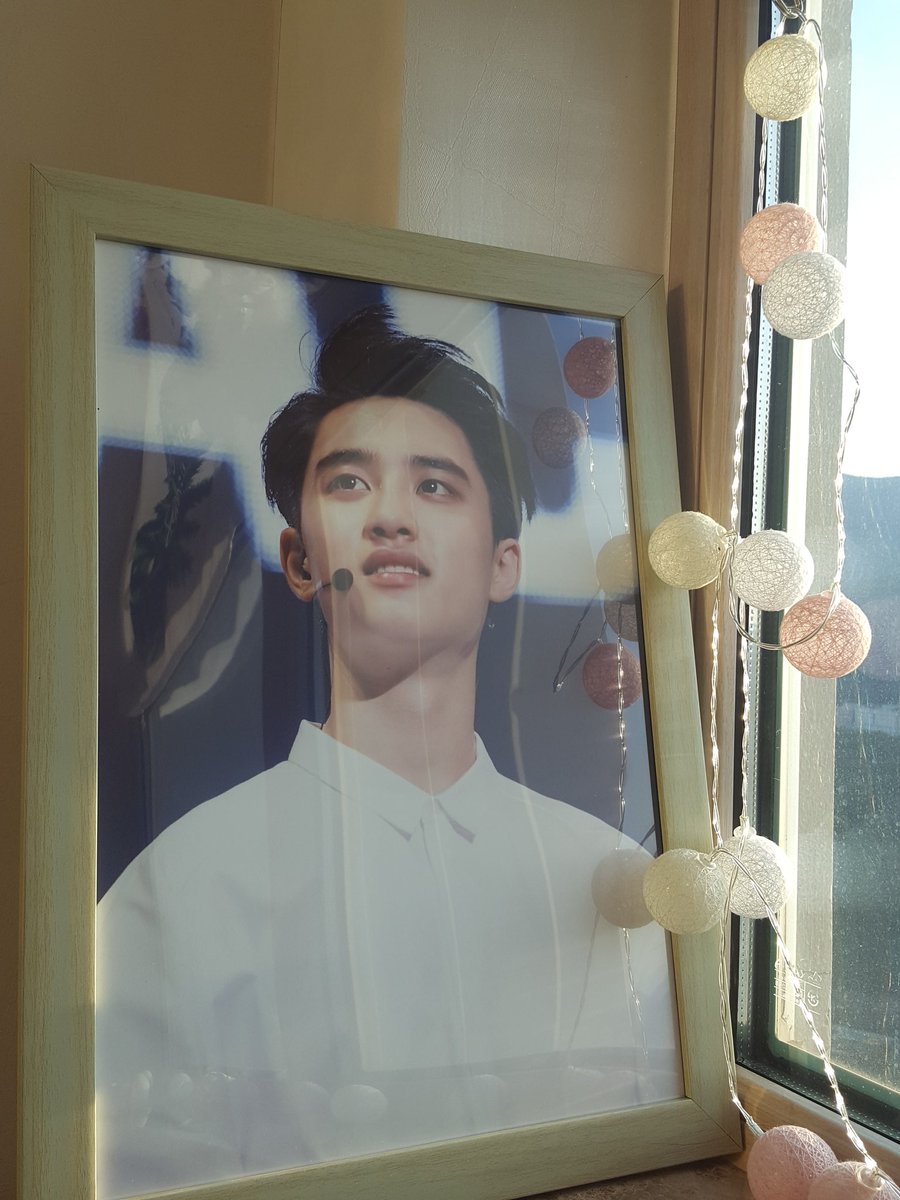 kai_Li_Li_88's tweet photo. 💖경수 생일카페를 갔다가 뽕차서 후기적었는데,,,액자까지 당첨되었고,,, 정말 너무 예쁘고 흑흑  가방에 그림까지 해피벌뚜데이네˚‧º·(˚ ˃̣̣̥⌓˂̣̣̥ )‧º·˚ 경수보고싶다💖💖💖

#하늘이_떨어트린_별_도경수 https://t.co/47HHZPRmli