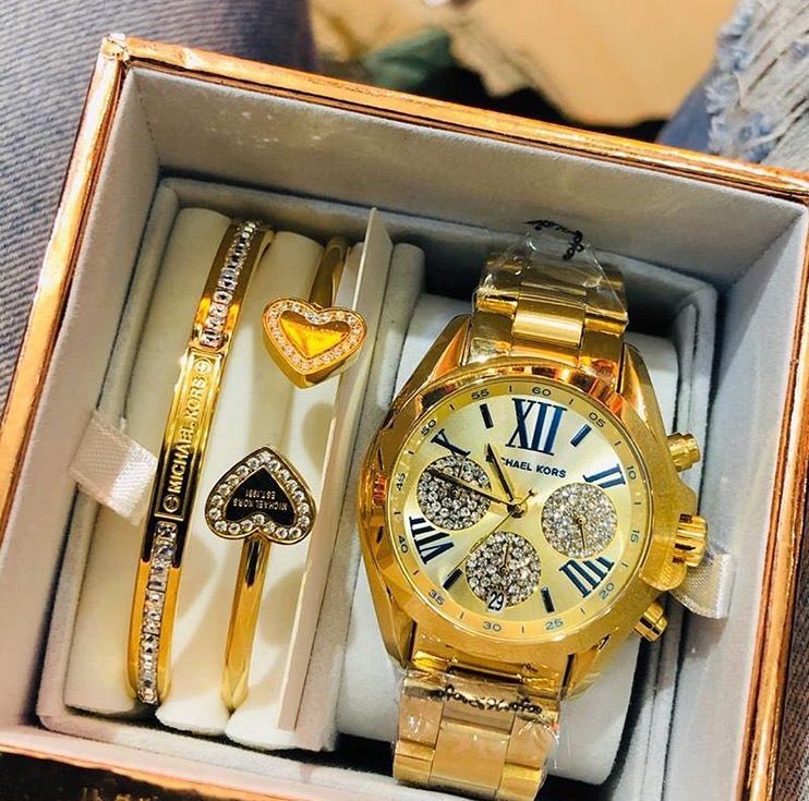 Nimmie__'s tweet photo. Ladies Wrist watch available 
Price: 28,000 Naira
Free delivery within Lagos.

Please retweet https://t.co/SMw3OjnPWr