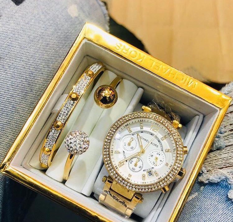 Nimmie__'s tweet photo. Ladies Wrist watch available 
Price: 28,000 Naira
Free delivery within Lagos.

Please retweet https://t.co/SMw3OjnPWr