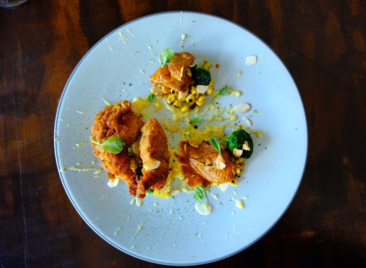 Although insta-worthy, our food isn’t just a pretty face. Every meal is prepared with only organic methods and sustainably sourced, seasonal ingredients fresh of Brightside Farm.