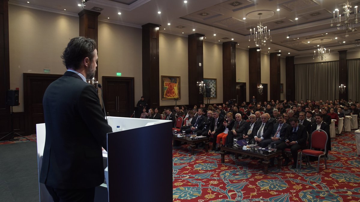 undpturkiye's tweet photo. @turkonfed @TUSIAD @diclesifed @claudiotomasi_ @Visa_TR @claudiotomasi_: "KOBİ'ler ile işbirliğini çok önemsiyoruz. Açlık, yoksulluk, eşitsizlikler, iklim değişikliği gibi büyüyen küresel sorunların çözümünde şirketlerin rol ve sorumluluğu çok büyük. @kureselamaclar yolunda atacakları adımlar şirketlere de büyük fayda sağlayacak." https://t.co/1BCki94Y72