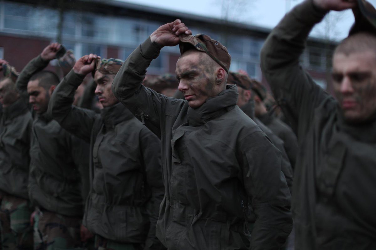 korpsmariniers's tweet photo. Vanochtend zijn 83 mariniers van blok 19-2 binnengeklapt door een afvaardiging van oud-mariniers, familie en overige belangstellenden. Gefeliciteerd gents en alvast welkom bij de operationele eenheden! #QPO #Verbondenheid #WeMakeMarines https://t.co/FPhSxou7U8