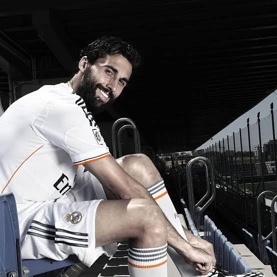 Wishing a very Happy Birthday to  Alvaro Arbeloa Feliz Cumpleaños.  