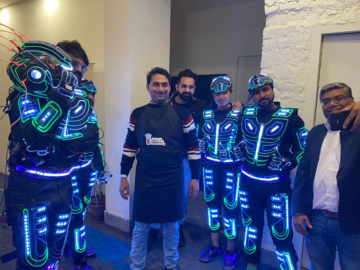 skeletongroup's tweet photo. Today at @RedFMIndia Studio.
You guys are so humble, really loved to perform for you.
Thanks for inviting us. ❤️
#RedFmIndia #RedFmDelhi #TronDance #SkeletonDanceCrew https://t.co/0FvEnvArJv
