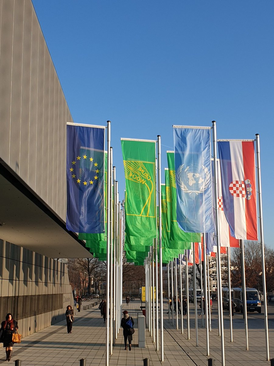 louhinzen's tweet photo. This was in 2020, pre-COVID:
Full day kicks off @ Global Forum for Food and Agriculture #GFFA 🌐 - feels a bit like the 'Davos' of agri-food policy makers & shapers (- the snow and 🗻) + just next door the International Green Week @gruenewoche #IGW2020 https://t.co/iHOrWj9z0M https://t.co/LrBhBe8f8u