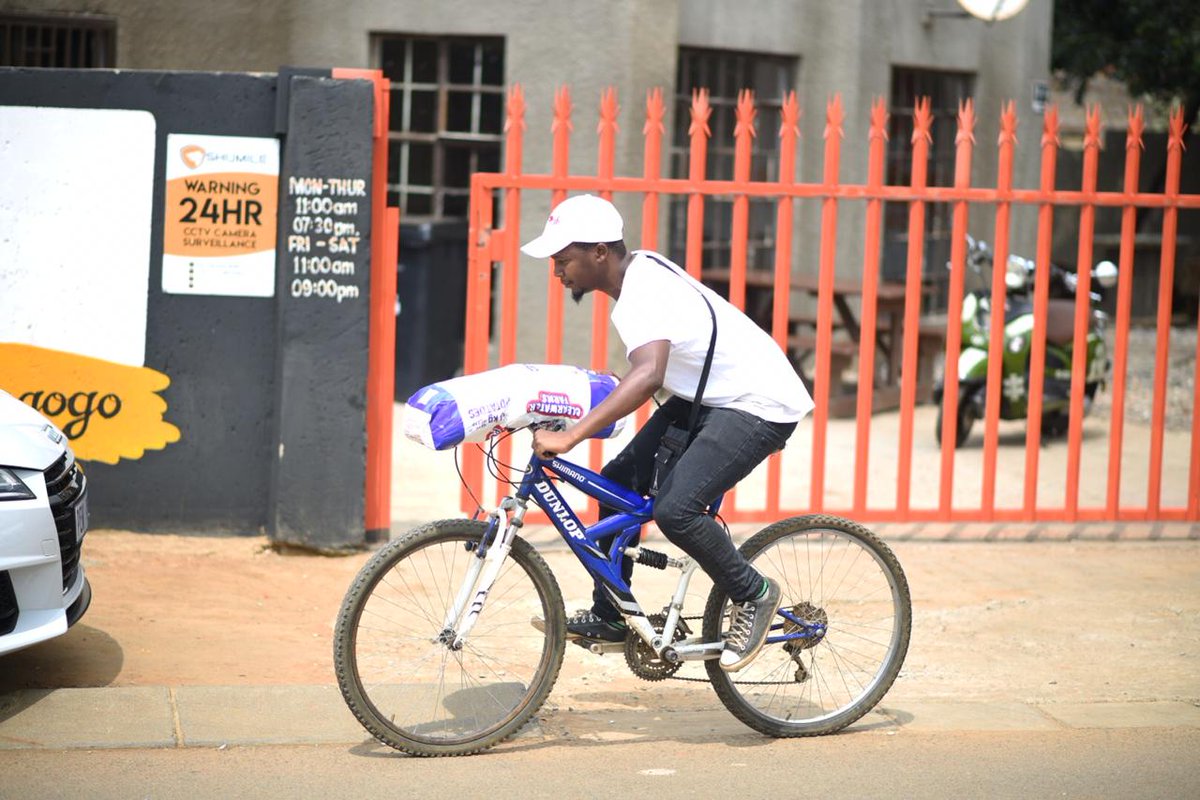 Vodacom's tweet photo. @Thumamina_za These 2 young gentleman have turned their hustle into a positive community development project which sees @thumamina_za Express Services making deliveries to the Tsakane locals 🚴🏾. #ConnectedYouth #VodacomNXTLVL https://t.co/KaF6PqaLTU
