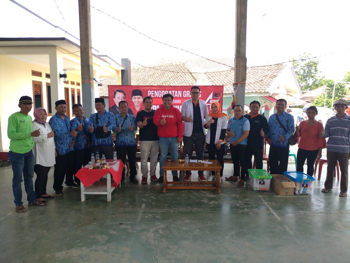 DPC PDI Perjuangan Kabupaten Subang melaksanakan pengobatan gratis bagi korban banjir di Pantura di Kampung Pintu Desa Mulyasari Kec. Pamanukan, Jumat (17/1) pagi.

#PDIPerjuangan