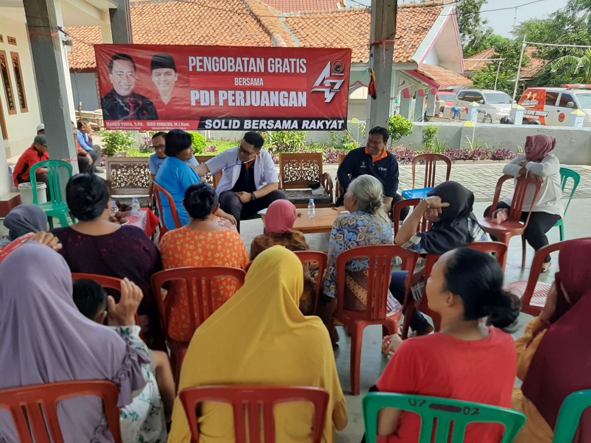 PDI_Perjuangan's tweet photo. DPC PDI Perjuangan Kabupaten Subang melaksanakan pengobatan gratis bagi korban banjir di Pantura di Kampung Pintu Desa Mulyasari Kec. Pamanukan, Jumat (17/1) pagi.

#PDIPerjuangan https://t.co/F8TKmOftQ9