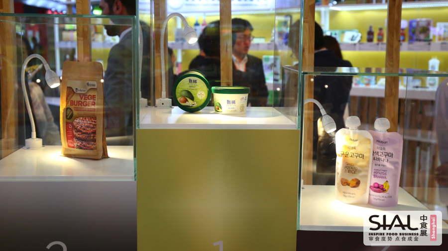 SIALCHINA's tweet photo. If you haven't tried a 2019 SIAL Innovation Award-winning product yet, take note. They're delicious!

🥇YILI GROUP - Gemice Sea Salt Avocado Ice Cream

🥈SOLIGRANO - Vege Spelt Burger With Pepper and Linseed

🥉FOODISTRY - Real Porridge

#FoodTends #Avocado #Vegetarian #Porridge https://t.co/QHKllU3wHI