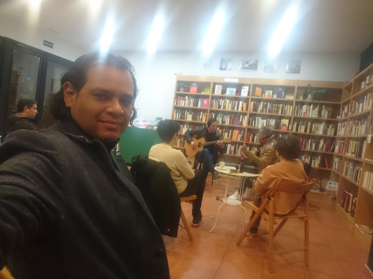 #rafalarez no hay dos, si realmente quieres aprender música es #seguir el #camino de alguien con #TRAYECTORIA yo un simple #aprendiz  en el océano profundo de las #bellas #artes