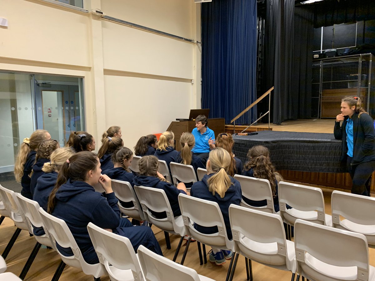 Tormead_Sport's tweet photo. Not to be deterred by the rain the U12/U13/U14 and U15 netballers all got involved in a collaborative team strategy and performance review followed by some match analysis #HPLedu #fluentthinking #goodtotalk https://t.co/rV12pxRAPK