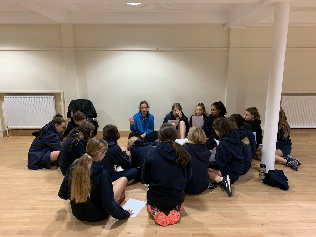 Tormead_Sport's tweet photo. Not to be deterred by the rain the U12/U13/U14 and U15 netballers all got involved in a collaborative team strategy and performance review followed by some match analysis #HPLedu #fluentthinking #goodtotalk https://t.co/rV12pxRAPK