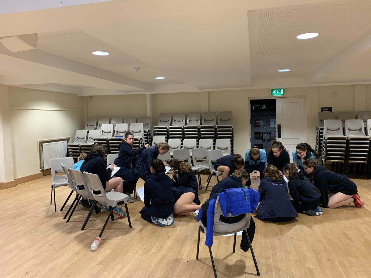 Tormead_Sport's tweet photo. Not to be deterred by the rain the U12/U13/U14 and U15 netballers all got involved in a collaborative team strategy and performance review followed by some match analysis #HPLedu #fluentthinking #goodtotalk https://t.co/rV12pxRAPK