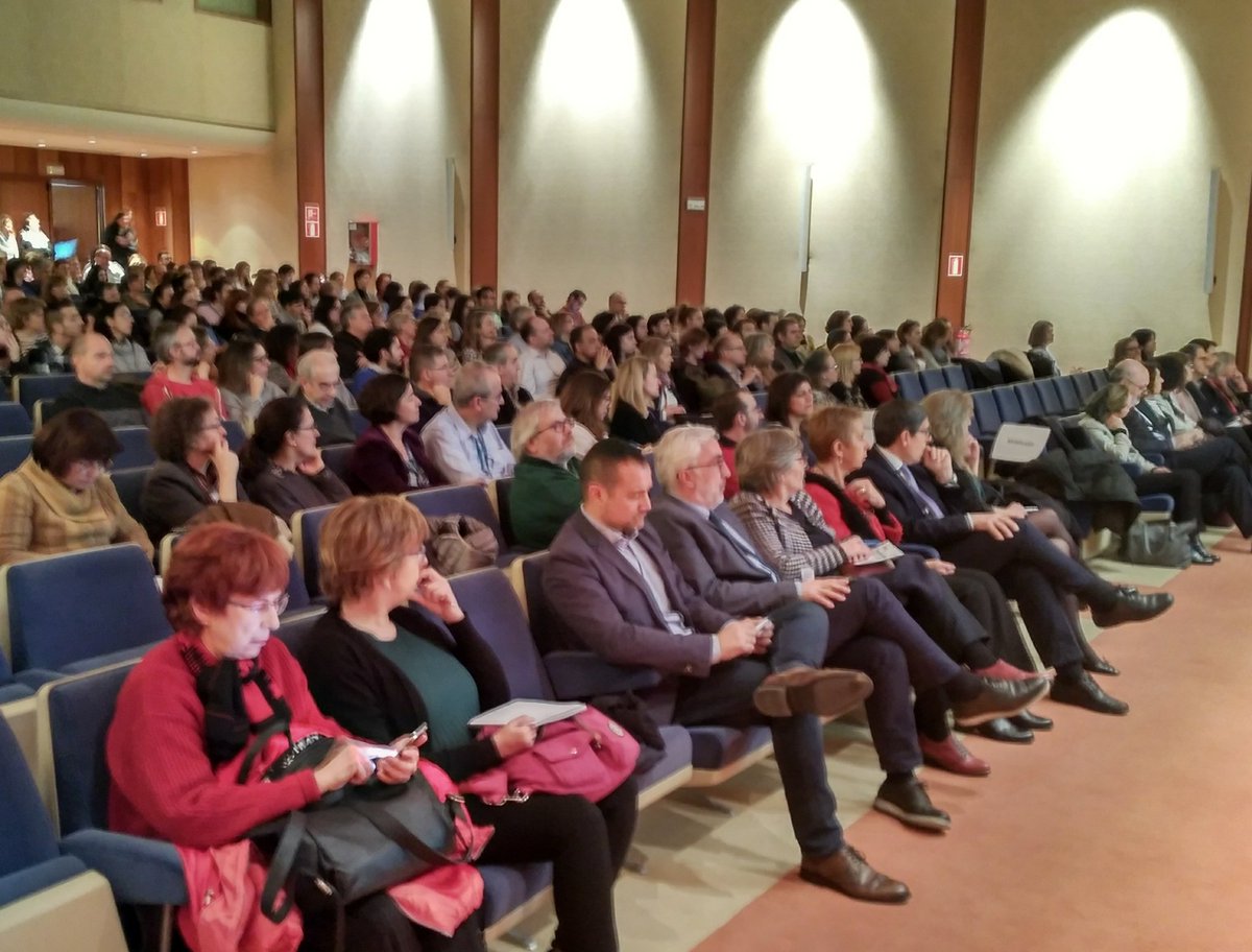 SaludISCIII's tweet photo. Hoy se están celebrando las II Jornadas 'Conociendo el #ISCIII', a las que asisten los investigadores de los dos campus del Instituto, Majadahonda y Chamartín, y en las que se comparten objetivos y líneas de trabajo para seguir fomentando la colaboración entre centros y unidades. https://t.co/qe9sMlFXwG