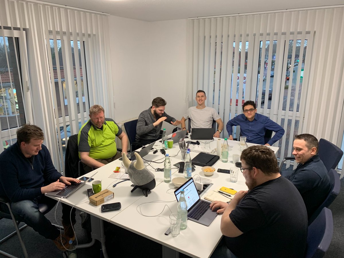 DIASoftware's tweet photo. #DIA@work

Ein seltenes Bild für ein dezentrales Unternehmen wie unsere DIA:
Alle Kollegen am selben Ort und gemeinsam in neue Lösungen für den Technischen Handel vertieft. https://t.co/Xr2kiiuRap