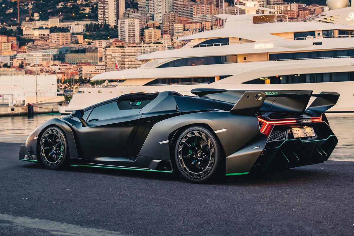 blogajj's tweet photo. Lamborghini Veneno Roadster ⚡️🔥 https://t.co/u0LTdqUBtL