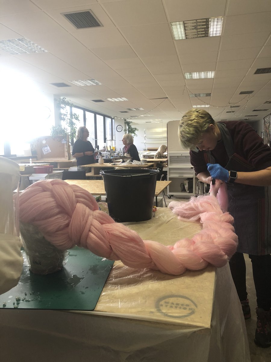maker_station's tweet image. We miss having this gorgeous lady and her wacky creations! Believe it or not this wig was almost as long as our entire studio space 😮 🤯 💕 Need space for a project? Get in touch! #makecraftcreate #wigmaking #costumes #coworking #theatreprops #commissions #pinkwig #handmade