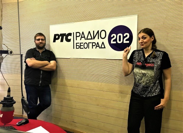 Beograd202's tweet photo. Šta se sve dešava u @KombankDvorana? Jelena Kostadinović Burazor će vam podeliti ulaznice za neke od događaja.
🔊 #BrzaTraka od 16.00
▶️ https://t.co/fEL2J46agb
#kombankdvorana #domsindikata #poklon https://t.co/1EVbK7l1bt