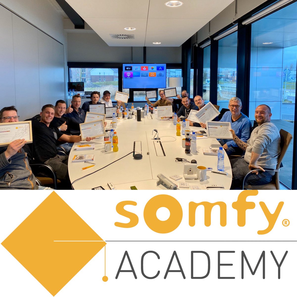 Deze week weer ruim 35 zonweringspecialisten mogen trainen <a href="/SomfyNL/">Somfy Nederland</a> Volgende week staan weer 5 volle dagen in de agenda, ook extern. Ben je bv zonweringinstallateur, kijk op somfypro.nl voor de trainingen, ook smarthome #somfyio #iomotoren #tahoma #smarthome #academy