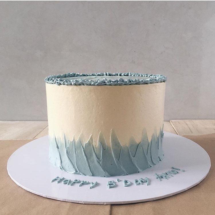FolksCake's tweet photo. Love it when clients trust in me with deciding the designs of their cakes, and letting me surprise them with something new 💛
.
.
.
#buttercream #cakefolks #srilanka #blue #abstract #spatulapainting #buttercreampainting #buttercreampiping #simple #elegant #cakestagram #instagram https://t.co/sRPtLj4toD