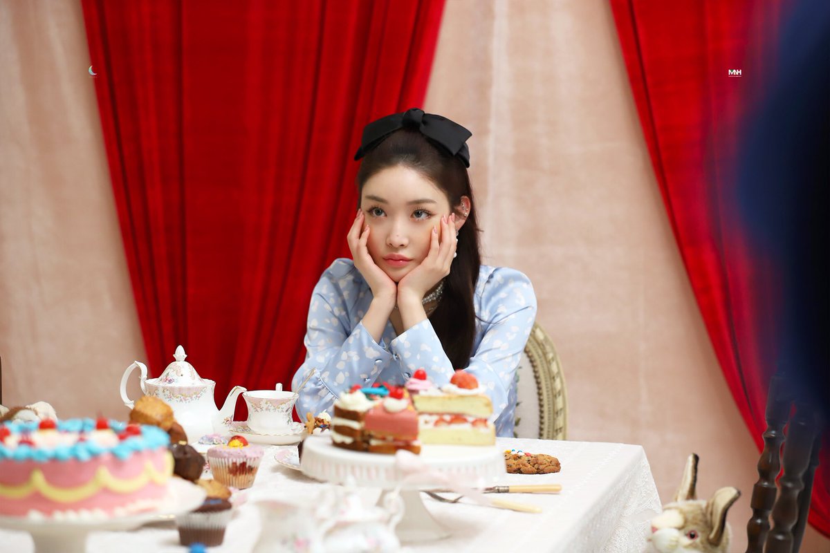 CHUNGHA THAILAND #IOI_10th🍦 tweet media