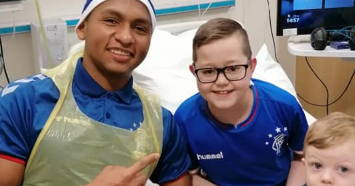 G1NG355's tweet photo. This was Ayden meeting his heroes just before Xmas.
Now the poor soul has days to live because of CF.
So many politicians and celebrities have been tagged for them to spread the word for him to get a life saving drug, which has been ignored. @TraceyCochrane5

#SaveAyden ❤️ https://t.co/vtFtJVqzzJ