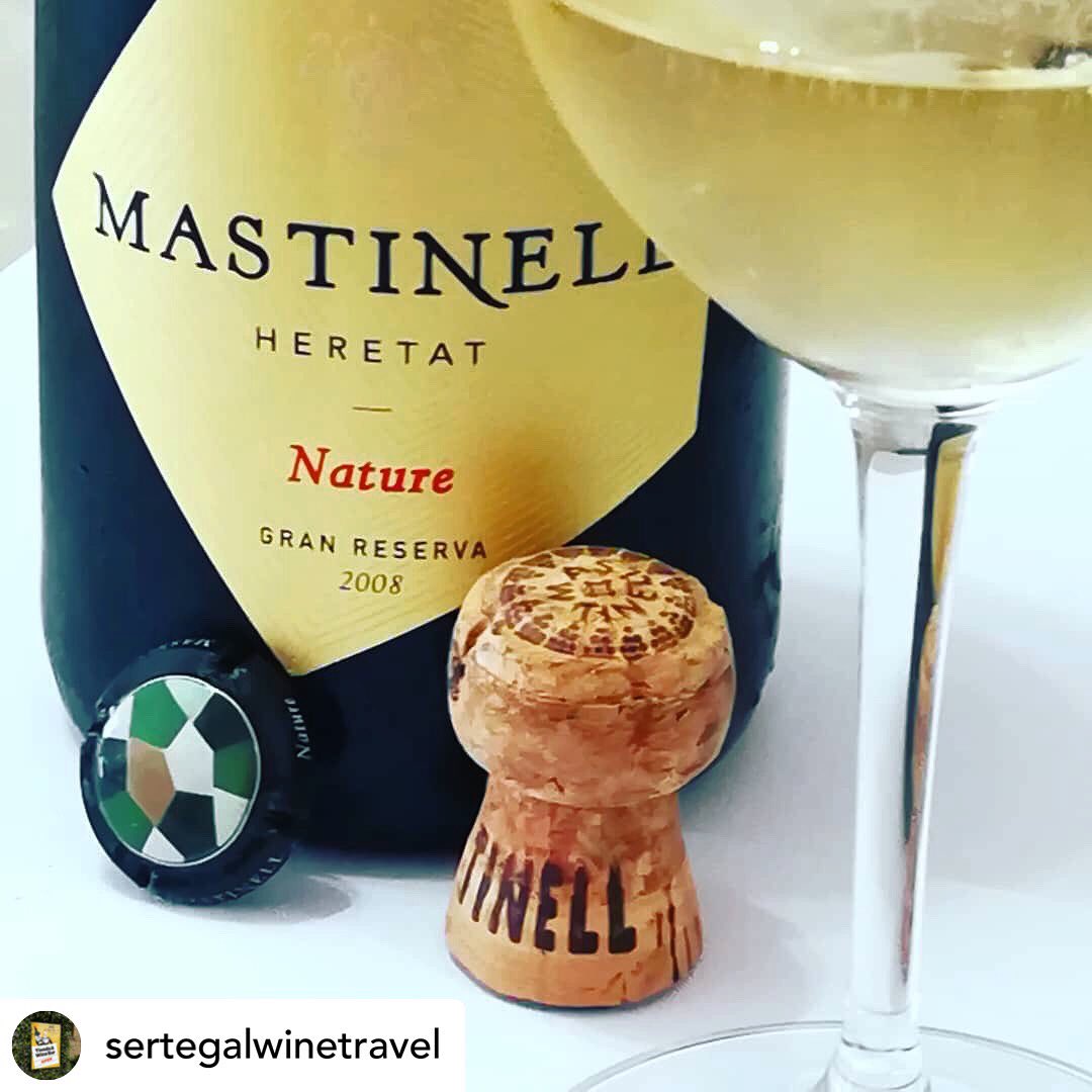 mastinell's tweet photo. ¡Gracias por las fotos que nos publicáis!
“Una gran sensación con este cava gran reserva 2008. Después de una larga crianza y la añada 2008, se muestra con ganas de gustar y lo consigue👌🍾🥂❤️🍇🌱📸”
#cava #wine #wein #vinho #photowine #cavamoments #cavaexperience #Mastinell https://t.co/9LFh3yJda8