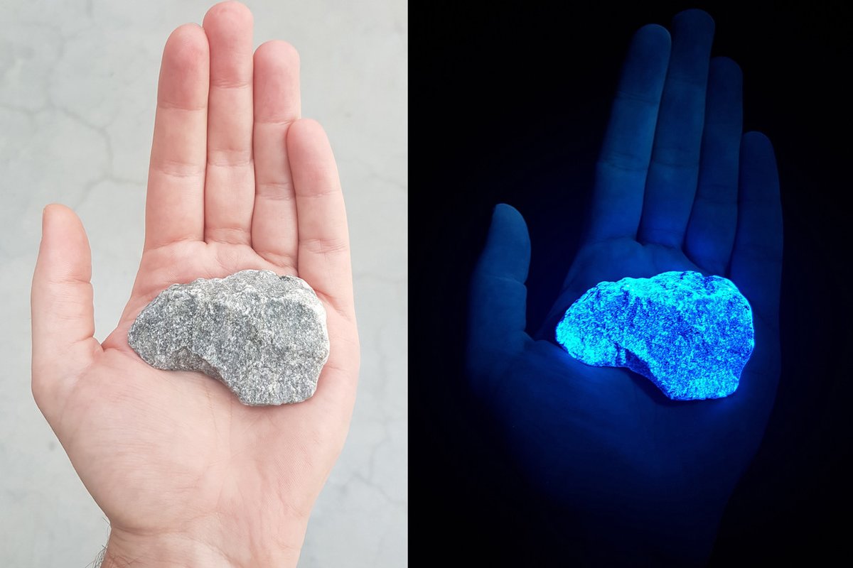 27 januari 2020 is het 75 jaar geleden dat Auschwitz werd bevrijd. Daarom staat tussen 24 en 31 januari 2020 is het tijdelijke Holocaustmonument ‘Levenslicht’ van <a href="/SRoosegaarde/">Studio Roosegaarde</a> in <a href="/Gemeente_Urk/">Gemeente Urk</a> bij de Bethelkerk. Lees meer: bit.ly/3afl4fg #levenslicht #Urk #Flevoland