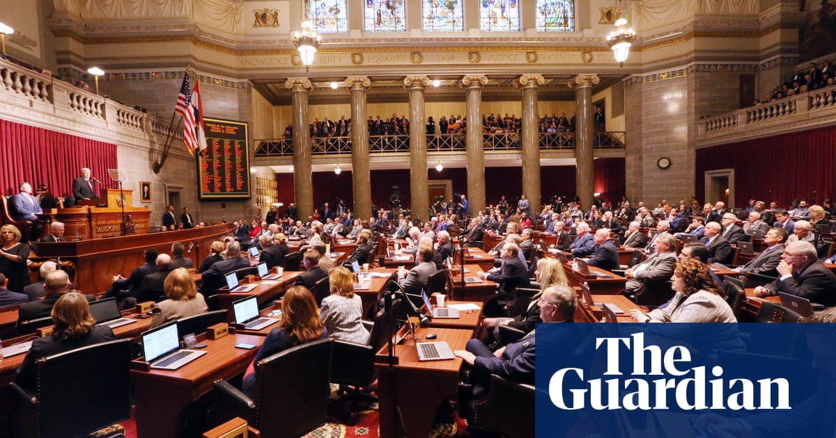 CILIPinfo's tweet photo. Missouri could jail librarians for lending 'age-inappropriate' books  #censorship #libraries #publiclibraries #childrensbooks
https://t.co/Mdl2iR3cJ0 https://t.co/nXqQN7njxS