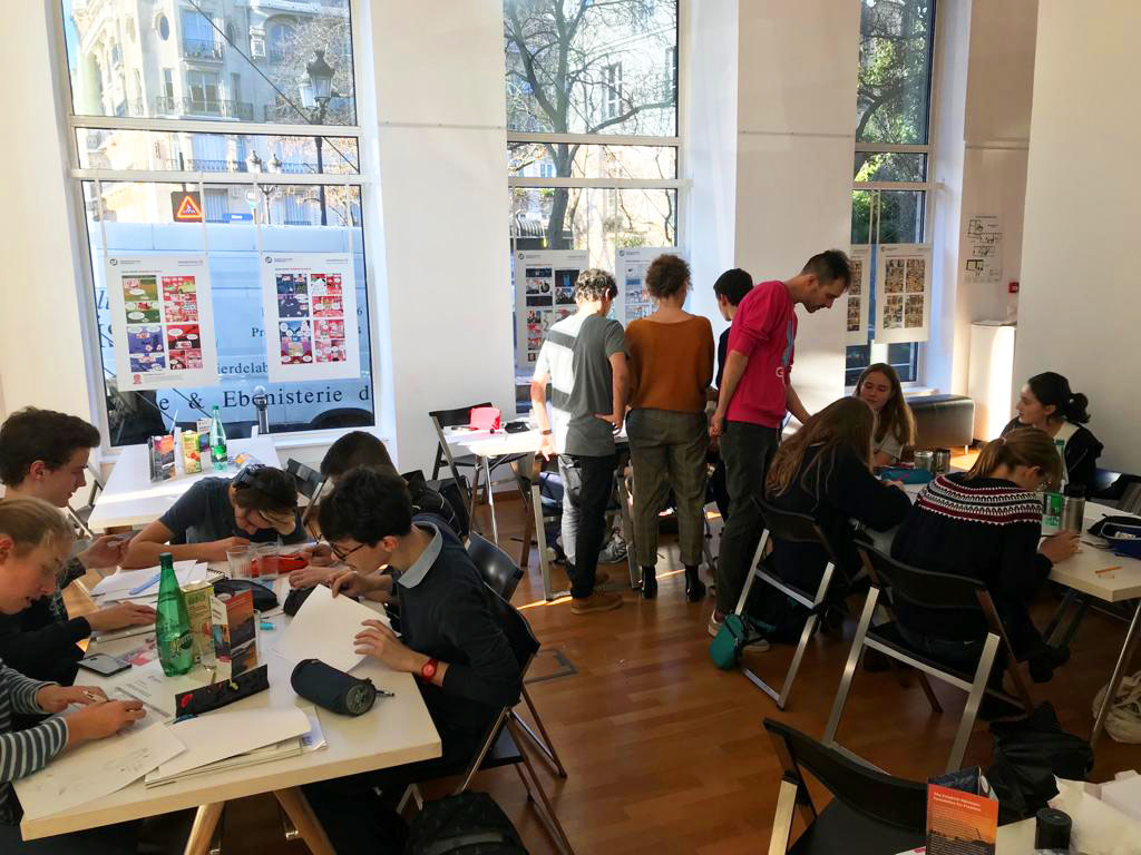AllemagneDiplo's tweet photo. Créer une #BD avec un pro? Grâce à @fnfeurope, c’est ce qu’ont fait hier des élèves du Lycée 🇫🇷🇩🇪de Buc avec Paul Rietzl, lauréat du concours #AnimateEurope. Ses créations pour ce concours, et celles d’autres candidats, sont à voir à @AllemagneDiplo 👉https://t.co/LszeFL221U https://t.co/DIhkHAYZNl