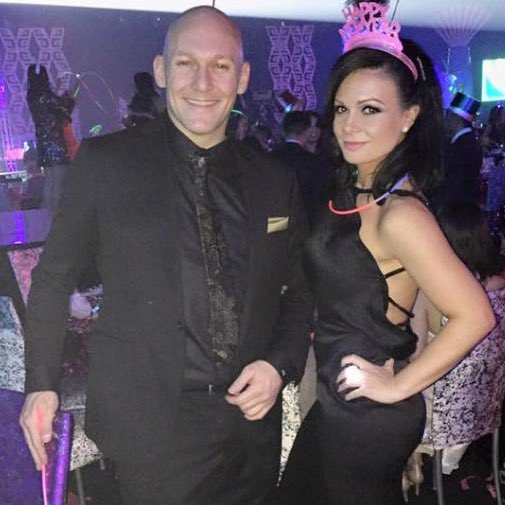 David_Heras's tweet photo. Thomas Gravesen vive en Las Vegas, dejó a su novia actriz porno por una ex modelo (Kamila Persse) y ha ganado más de 100M$ jugando en casinos con el dinero que ganó del fútbol. Se compró una mansión al lado de las de André Agassi y Nicolas Cage. Lo cuenta The Sun. Menuda leyenda. https://t.co/opPAMz40q3