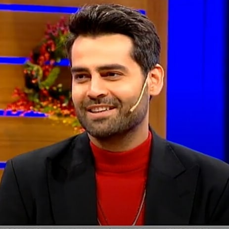 Çoğaltmak lazım gökyüzünde kuşları,
Suda balıkları,
Yüzlerde gülümsemeyi,
Kalplerde sevgiyi,
Dünyada iyi olan, güzel olan her şeyi...!
Rüya.
#ErkanMeriç