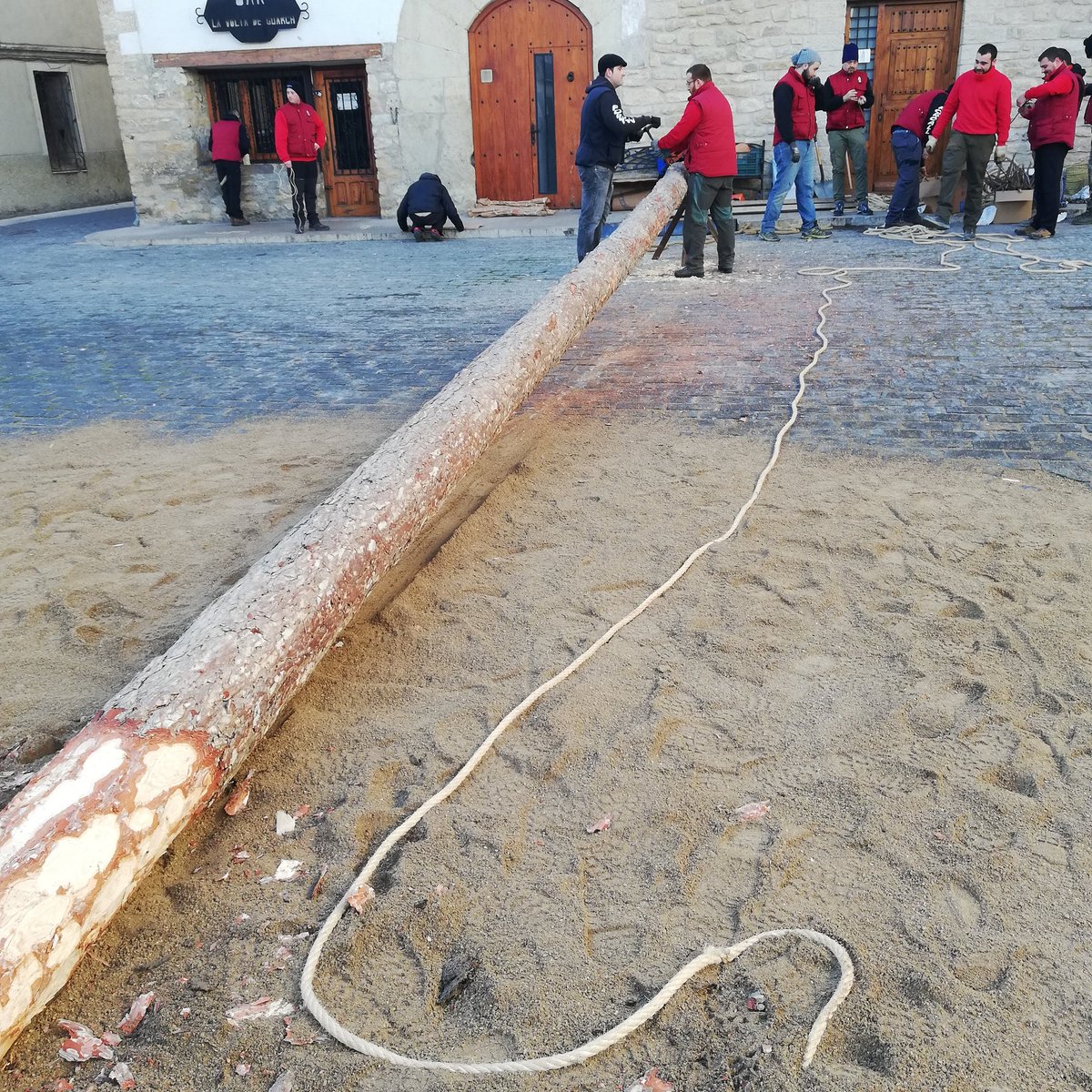 1nelomarti's tweet photo. Preparatius per a la santantonà #ElForcall #Santantonà #SantAntoni2020 https://t.co/mSylVTxMhU