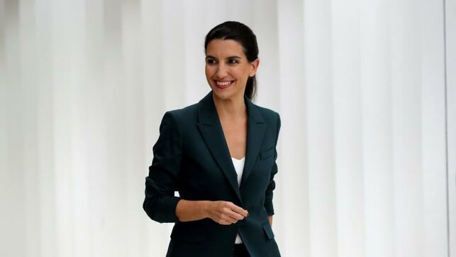 eldiarioes's tweet photo. Rocío Monasterio, portavoz de Vox en la Asamblea de Madrid, utilizó el sello falseado del Colegio de Aparejadores de Madrid en la obra del loft del presentador Arturo Valls hasta 2016. Más Madrid ha pedido a la Fiscalía que lo investigue https://t.co/7suNGnwx5o https://t.co/7MDd39AYsM