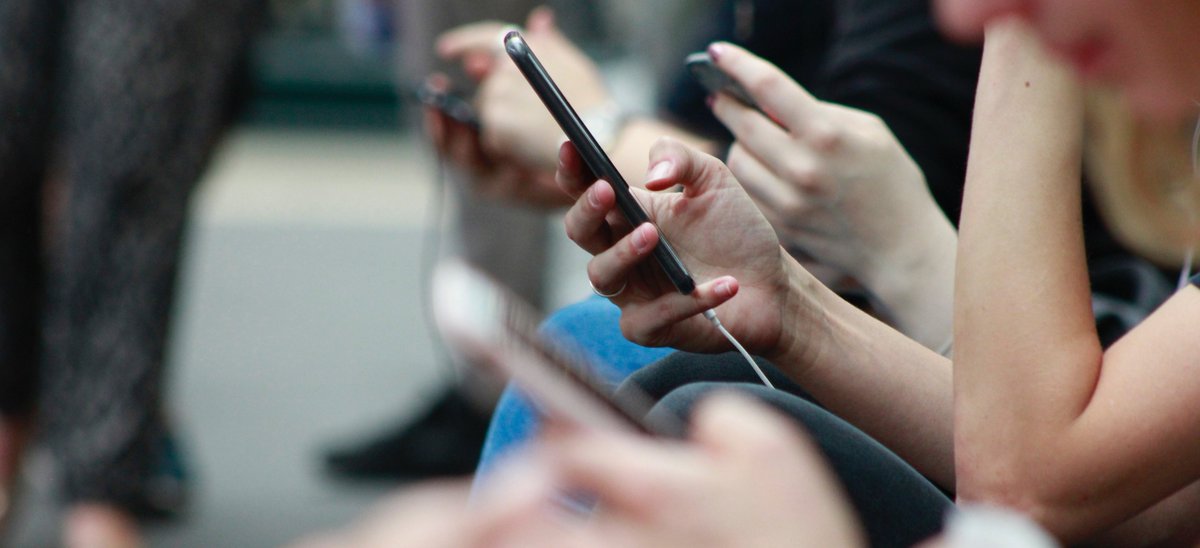 Dr_Kuss's tweet image. Science in the News – Are we addicted to the internet? Join me at the Nottingham Festival of Science and Curiosity to discuss Internet addiction: nottsfosac.co.uk/event/science-… #curiousnotts @BPSCyberPsych @whatsonnotts @MyNottingham @PsychologyNTU