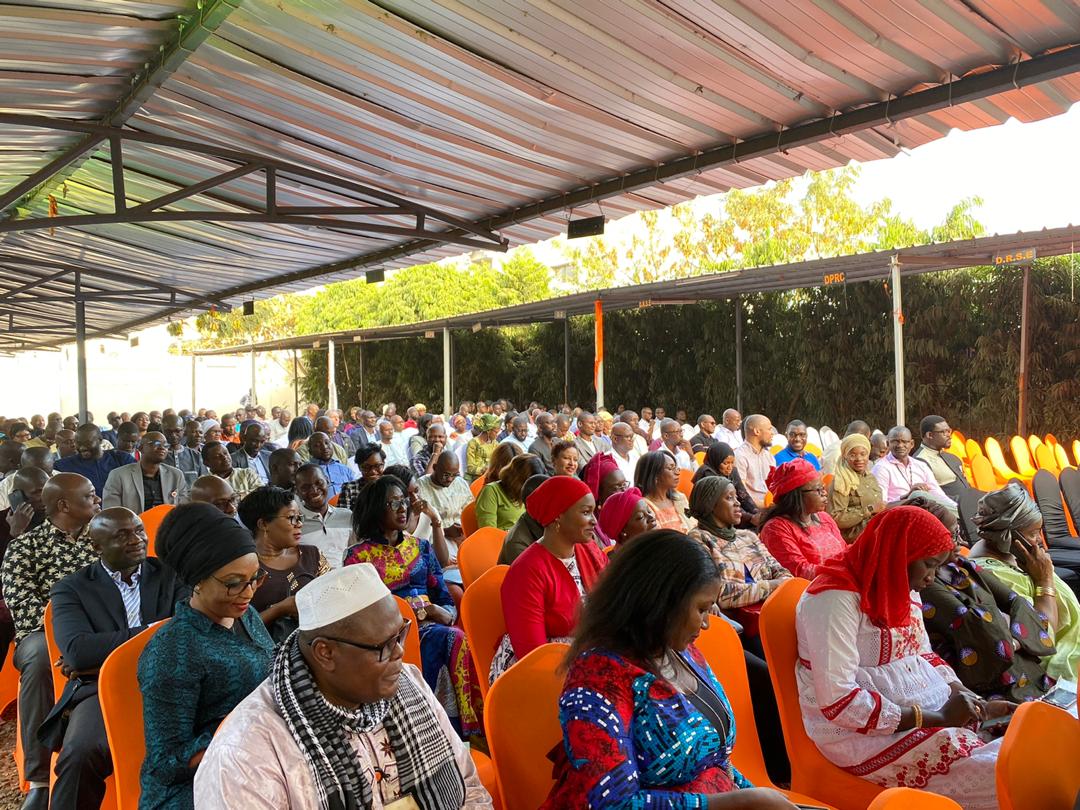 Cérémonie de présentation des voeux. Des mots très chaleureux de reconnaissance de l'ensemble du corps social. <a href="/BrelotteBa/">Brelotte Ba</a>  a remercié et félicité les salariés pour les excellents résultats 2019 et a mis l'accent sur les axes stratégiques 2020. #PE2022, #Engage2025, <a href="/Orange_Mali/">Orange Mali</a>