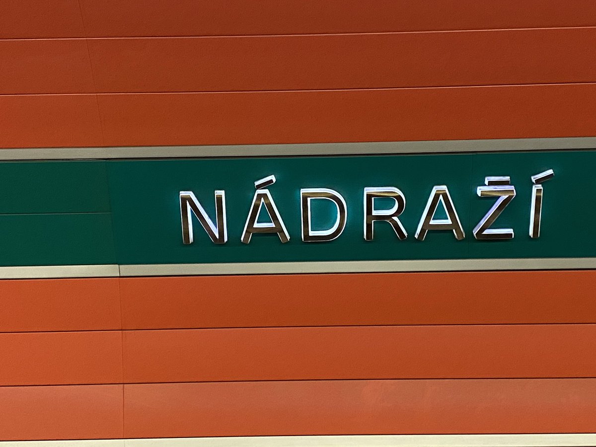 Medvidekpu's tweet image. #cestaprahou. Jedu školit děti a mám asi 3/4 hodiny čas. Tak se mrknu na to roky nové Metro #metrogram