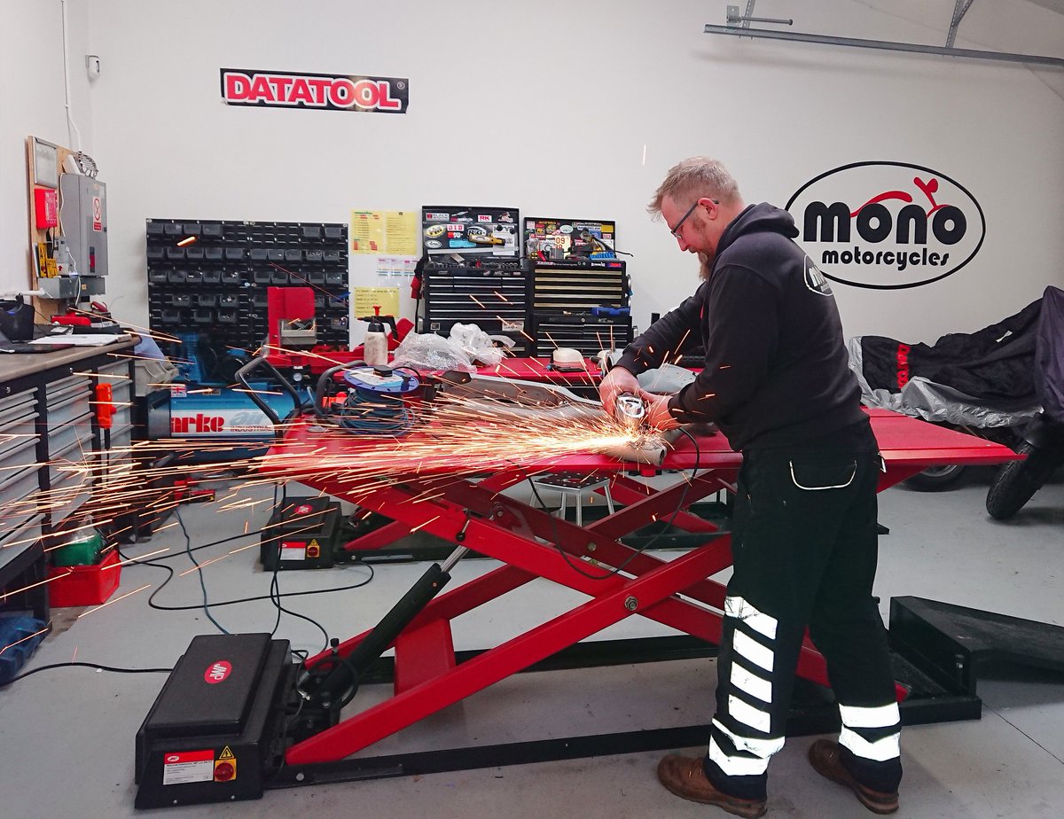 monomotorcycle1's tweet photo. And so it begins! Our first electric motorcycle build! So excited to do this c90 eCUB. 😎 First up a bit of frame prep. #hondacub #customcub #ecub #drybuild #ukbikelife #electricmotorcycle #c90 #route67ltd #SHANGHAICUSTOMSECUB @monomotorcycle1 https://t.co/uhJ8AxOadU