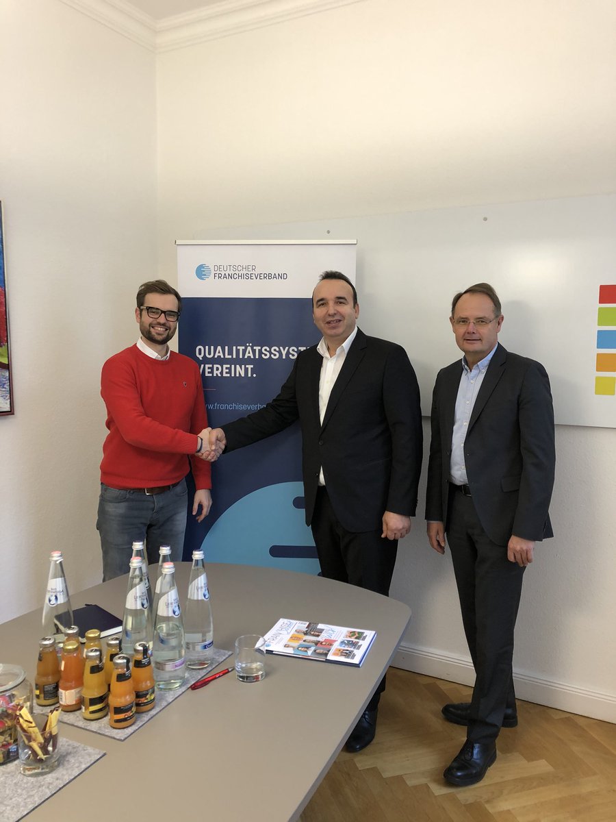 JanSchmelzle's tweet photo. Neue #Märkte erschließen für die Mitglieder des @DFVBerlin. Austausch mit dem Netzwerk der Deutsch Albanischen Unternehmen - Zusammenarbeit koordinieren und den Wirtschaftsraum #Balkan für #Franchisesysteme attraktiv gestalten. Wir sind dabei! https://t.co/jBUq4gymSW