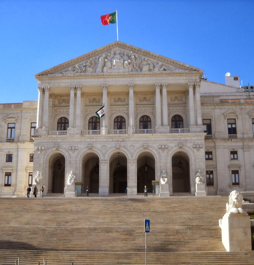 Parlamento português condena, por unanimidade, assassinato de “mais de mil cristãos” na #Nigeria no ano de 2019 bit.ly/17120_Portugal <a href="/_CDSPP/">CDS-PP</a> <a href="/assembleiarep/">Assembleia da Républica</a> #LiberdadeReligiosa