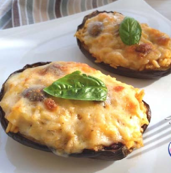 BARCHETTE DI MELANZANE RIPIENE DI RISO E POMODORI un primo che è anche un po' secondo, ma anche un ottimo antipasto. Come preferisci sono sempre buone!
👩 Ricetta di: <a href="/lacucinadifefe/">laCucinadiFeFè</a>
SCOPRI LA RICETTA COMPLETA  ➡️ buff.ly/38eeYKd