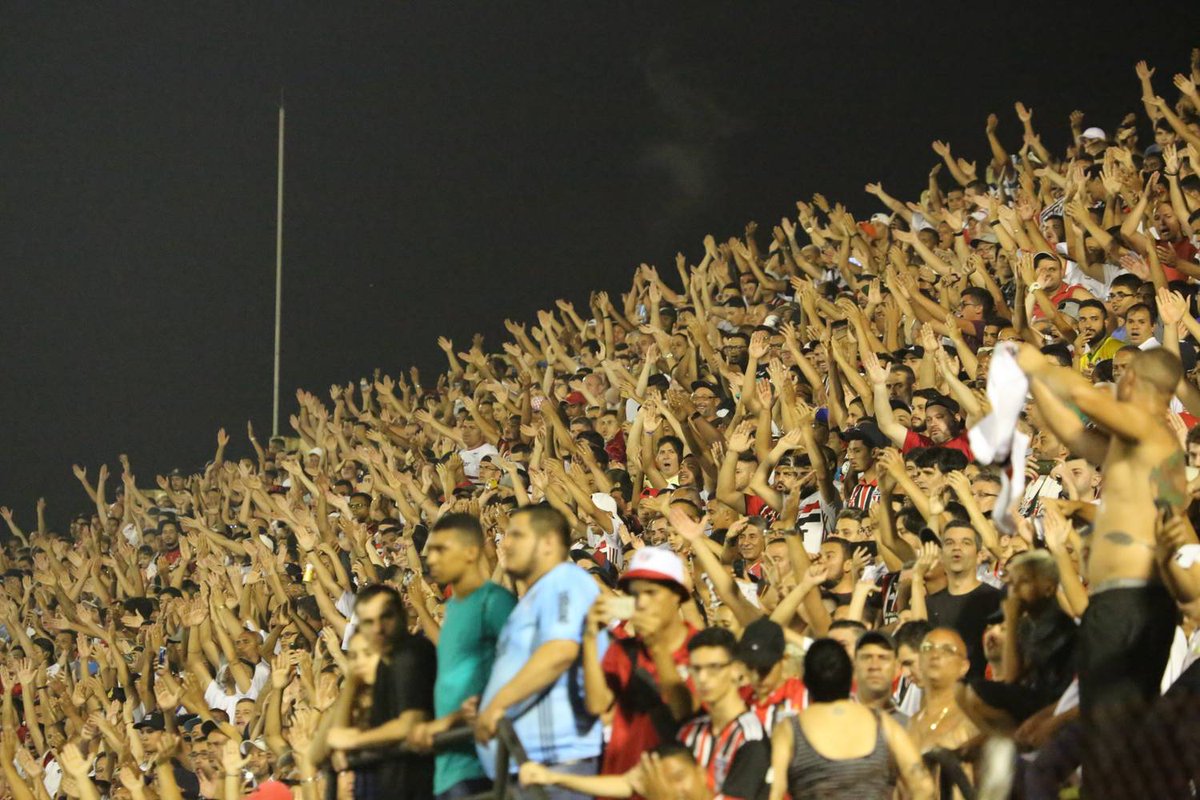 SaoPauloFC's tweet photo. 🥰💪🏿 A torcida são-paulina deu show em São Bernardo do Campo e ajudou muito nossos garotos #MadeInCotia no caminho até as quartas de final da @Copinha, jogo que será em Barueri. Obrigado pela força de sempre #VamosSãoPaulo 🇾🇪 https://t.co/h4Uu1dLbCt
