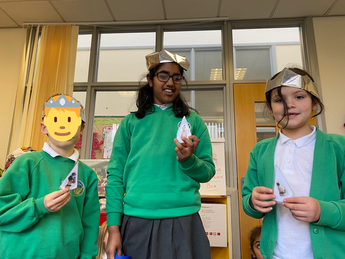 French4Kids_LCF's tweet photo. French club children had a great time celebrating the epiphany and learning the french tradition of “la galette des rois”! See our kings and queen who found “la fève” @CwrtRawlinprim #frenchlunchtimeclub #frenchclub #languagelearninginprimary #learnthroughplay #frenchtradition https://t.co/e2D9oPEhiG