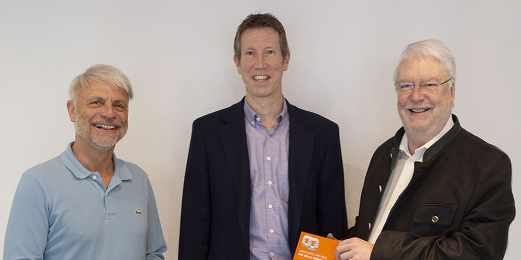 Vizepräsident des Hessischen Landtages, Staatsminister a. D. Dr. h. c. Jörg-Uwe Hahn und Joachim Pfeil von der FDP #BadVilbel besuchten uns.
„Ich finde es fantastisch“, sagte Hahn, „dass PUNKTUM ein so ein klares Profil als #Marketingspezialist für #Technologieunternehmen hat.“