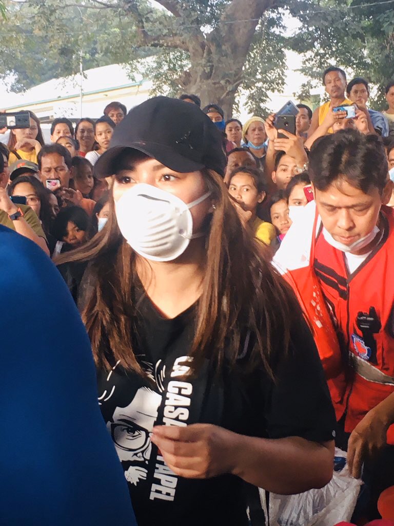 jremly15's tweet photo. Angel Locsin should be protected at all cost like a national treasure. Its rare to see a soul so pure who shows up every time there’s a call for help. Despite the danger, shes now in Batangas distributing relief goods to victims of Taal Volcano eruption. @143redangel
#HelpTaal https://t.co/WpFPTHd3FF