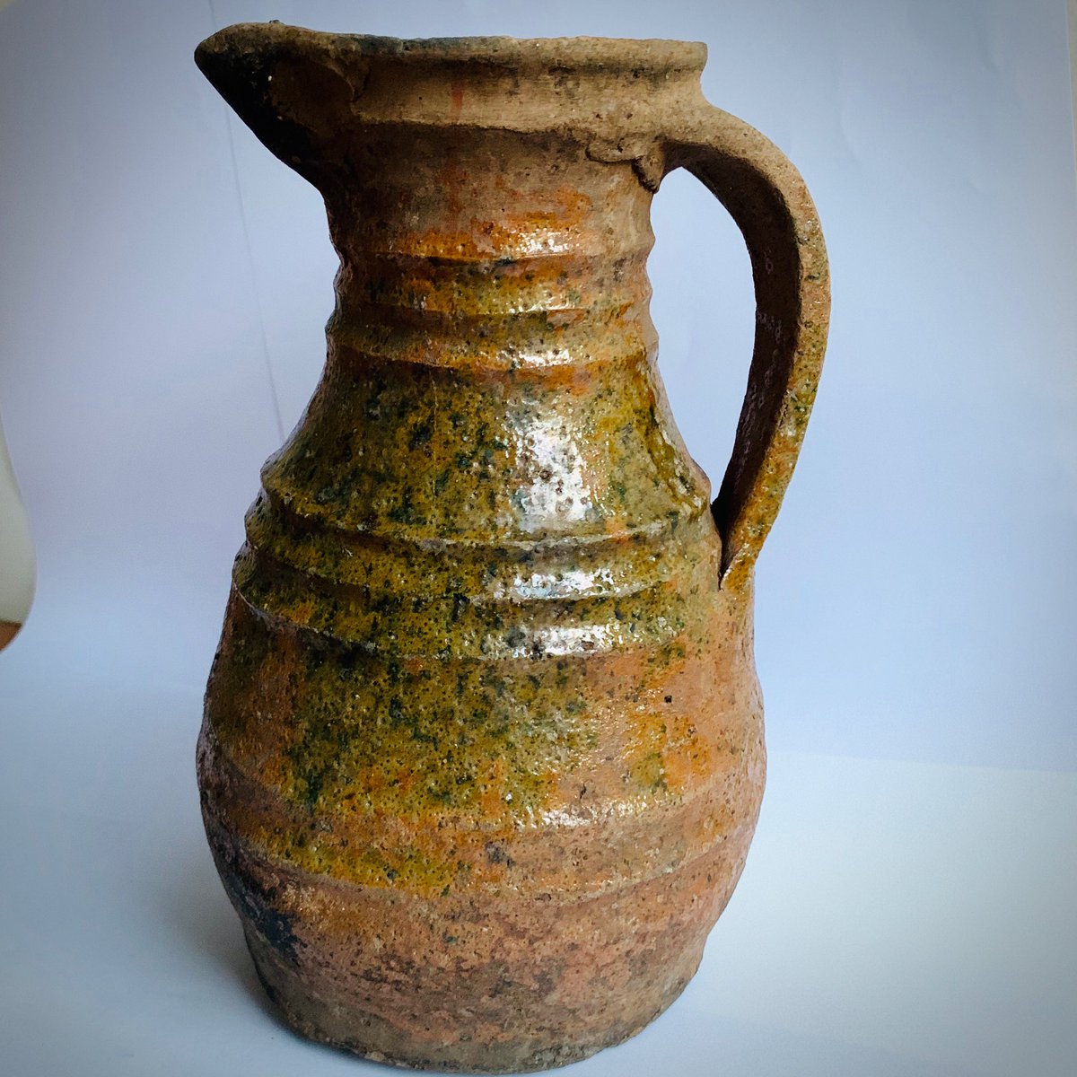 IACArchaeology's tweet image. Beautiful complete #Dublintypeware jug retrieved intact during #excavation at #AungierStreet Dublin. #medievaldublin #medievalceramic #ceramic #IAC