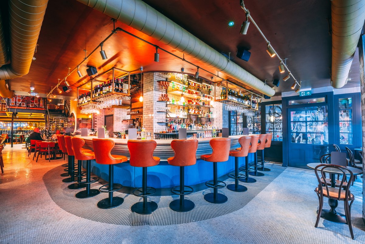 Concept_Bars's tweet photo. With our team of specialists we can also offer a complete bar with tops, fronts and backfittings, in all manner of finishes and materials for both static and mobile bars.
#BarDesign #BarInstallation https://t.co/fjDNFRZSvs