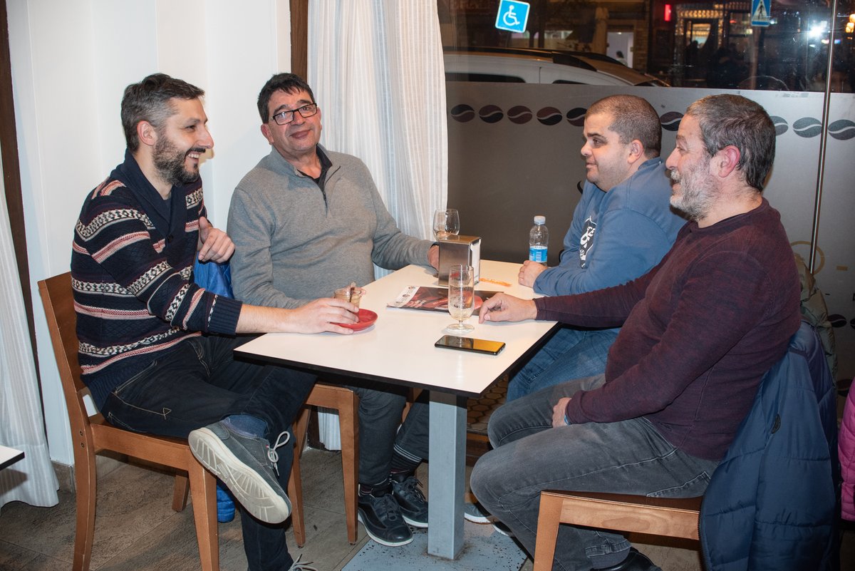 txintxarrieus's tweet photo. Solaskide egitasmoan dihardute hainbat herritarrek, euskara ardatz eta hizpide #lasarteoria #euskara #solaskide @TtakunKE
📸 https://t.co/vKAV6U1d6C https://t.co/rafkkZpTAf